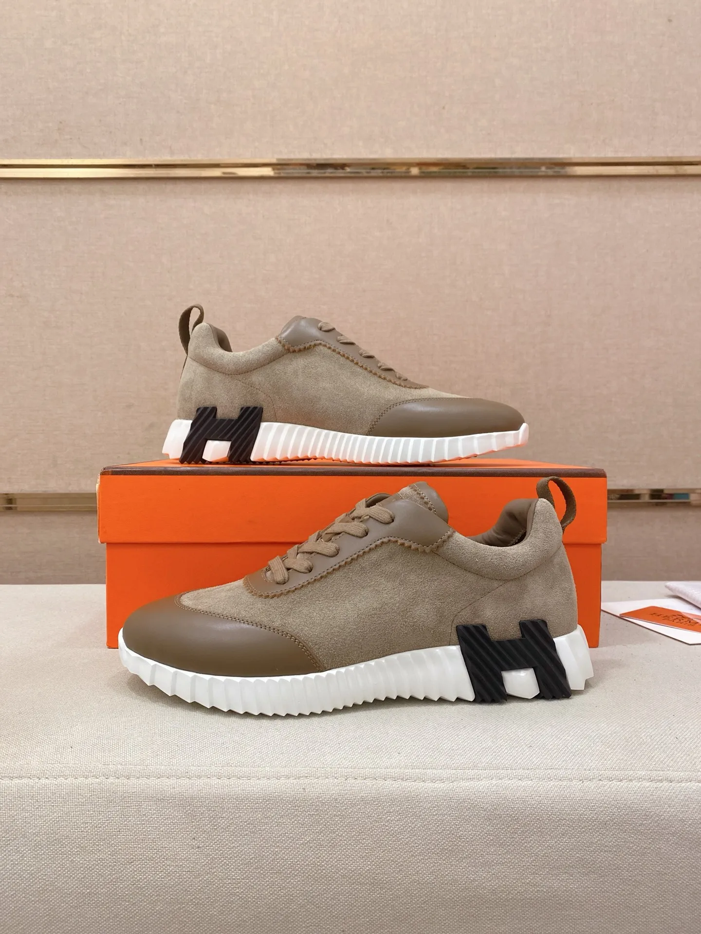 Men's clothing and shoes💰: 640💰《HERMES》【Classic Original Version】Hermès; Top 🔝 Purchasing Agency 🔍🔍Men's latest 🇺🇸 counters are on sale simultaneously, original imported from Italy ▲▲First-layer cowhide with suede cowhide ▲▲ (high-end and expensive Qi·Grade) Exquisite workmanship (Italian 🇮🇹Imported water-dyed 🐂cowhide lining) Sole: Original sole provided by the original factory, ⚠️Exclusive double-layer activity·TPR·Rubber·Combined molded outsole; Super·comfortable·wear-resistant·non-slip·environmental protection The real thing is more beautiful if you take the real thing (high quality, follow the order), you can enter and exit the counter at will * Code number: 39·40·41·42·43·44# (can be customized 38.45.46.)